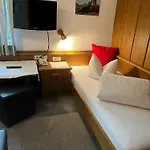 Bed and Breakfast Kristall - Themenfruehstueck 3*