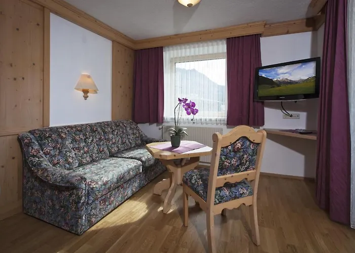 Nocleg ze śniadaniem Kristall - Themenfruehstueck Nauders